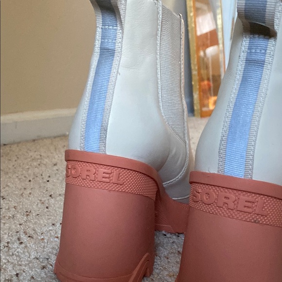 Sorel White and Pink Heeled Boots with Chunky Sole - Picture 2 of 5